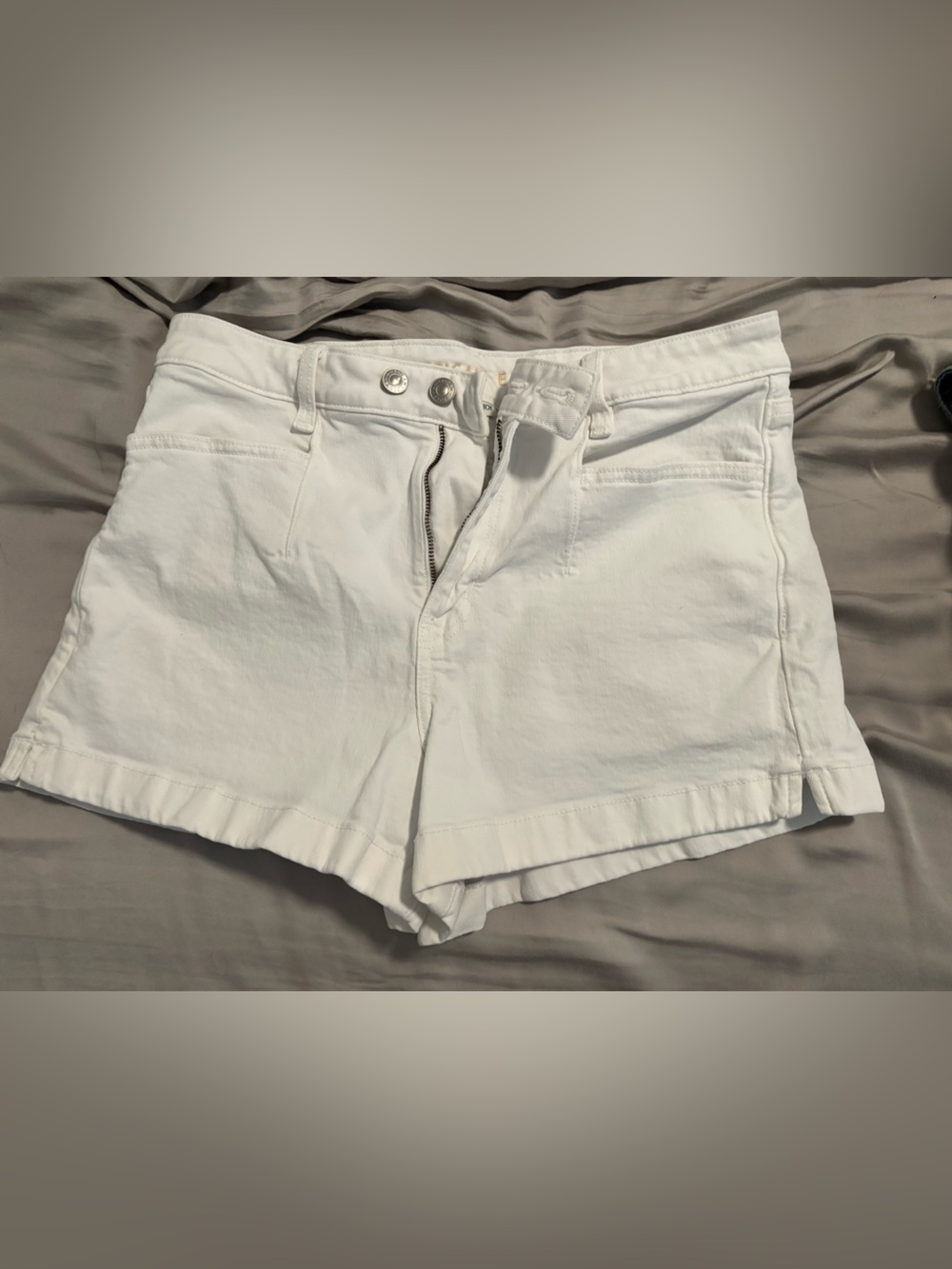 American Eagle Outfitters White High-Rise Mom Shorts